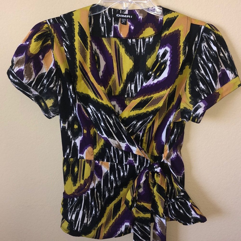 Super cute! Yellow, Purple & Black Wrap V-Neck Blouse with Pockets - Size Large